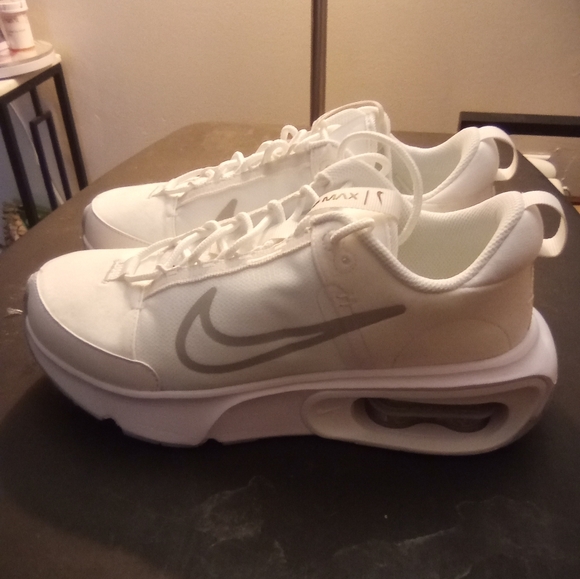 Nike Air Max Intrlk Women's Shoe - Picture 2 of 4